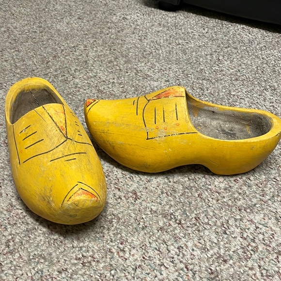 Traditional wood clogs - Picture 1 of 8
